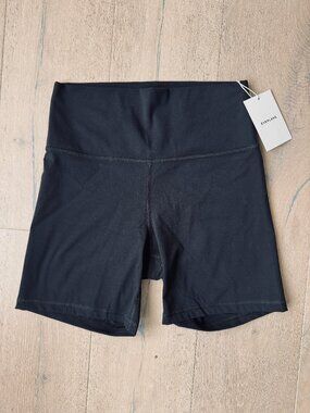 Everlane - The Perform Bike Short - Black